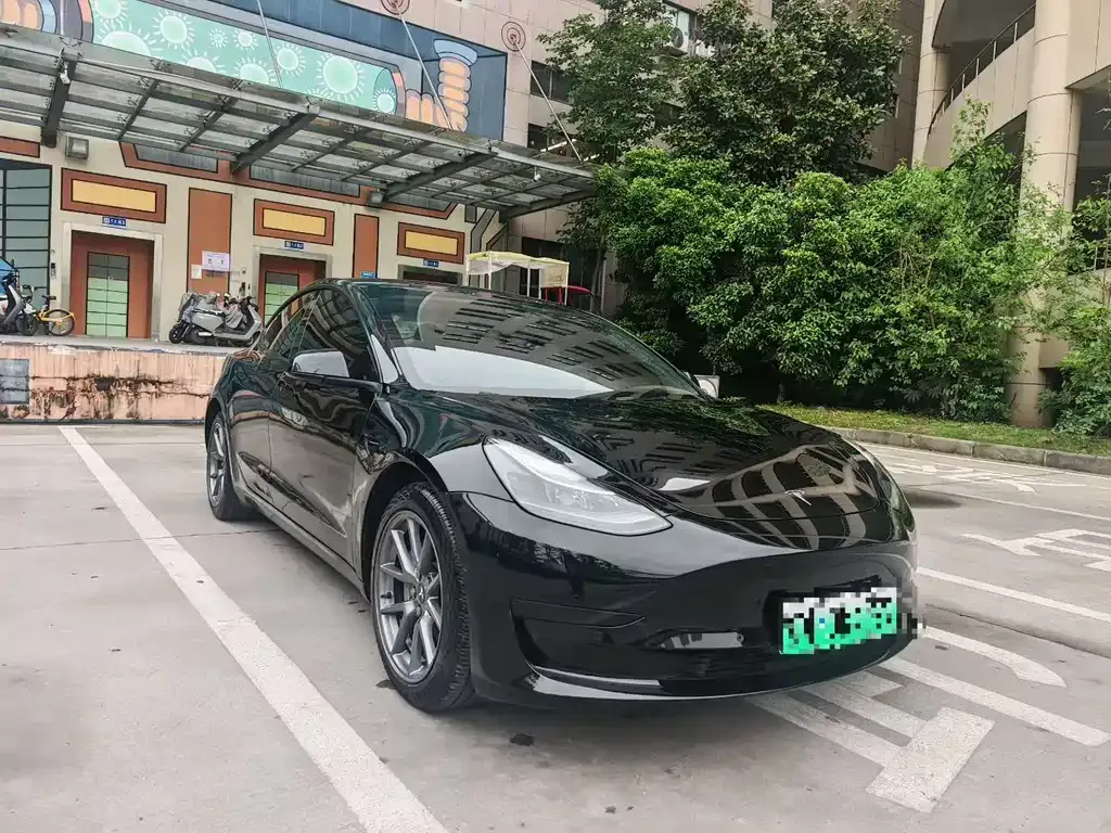 Tesla Model 3 — фото 9