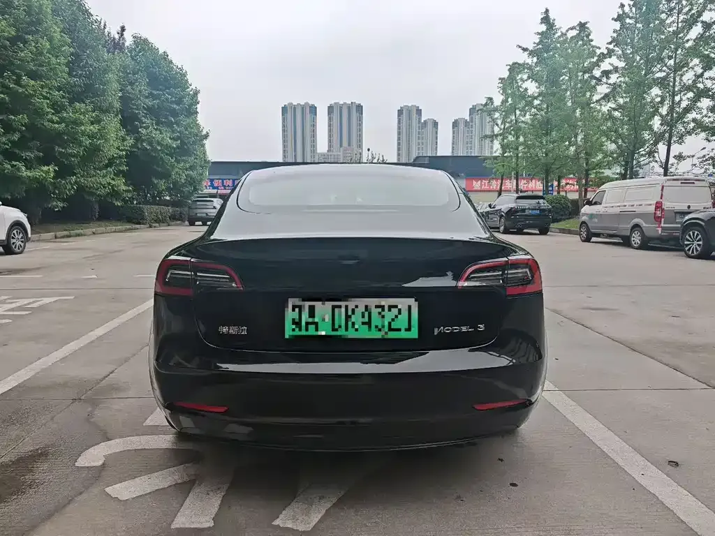 Tesla Model 3 — фото 4