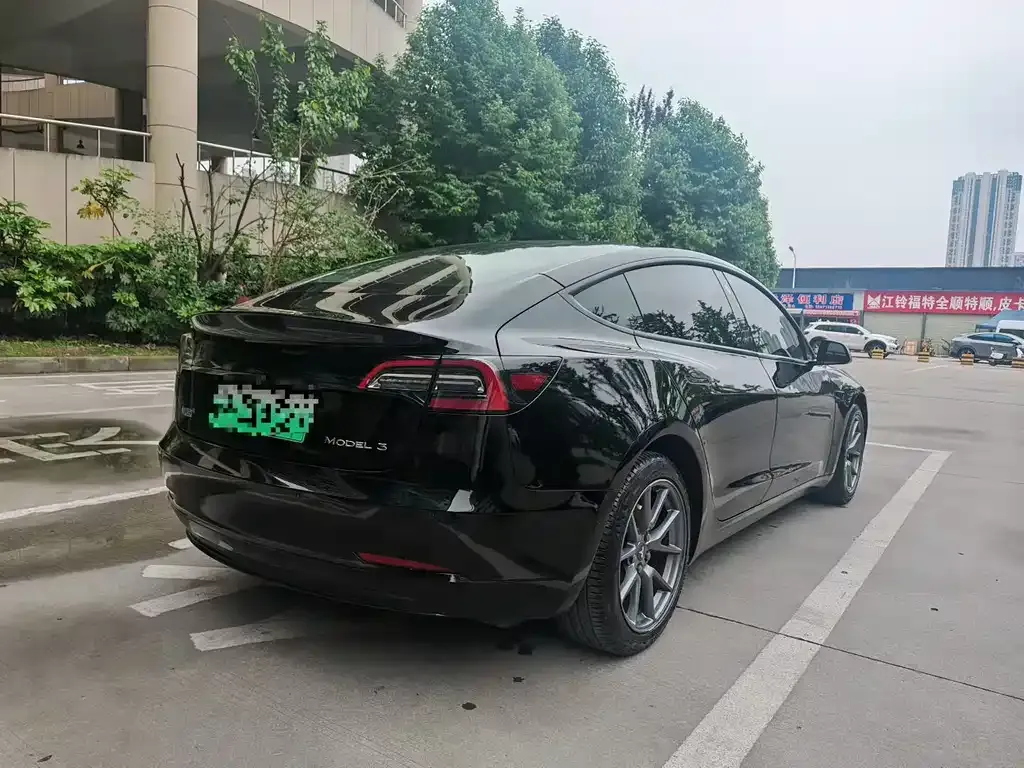 Tesla Model 3 — фото 3