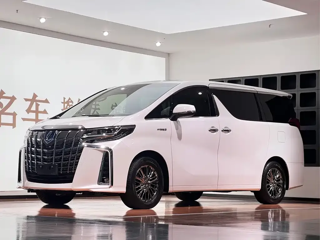 Toyota Alphard — фото 1