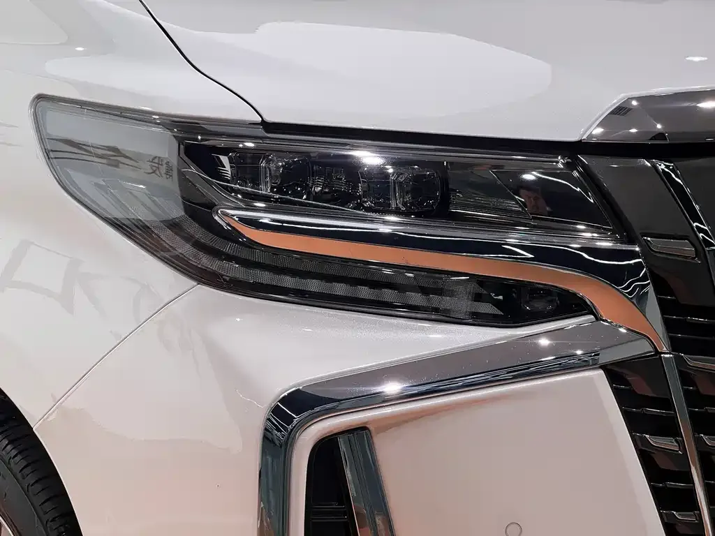 Toyota Alphard — фото 4
