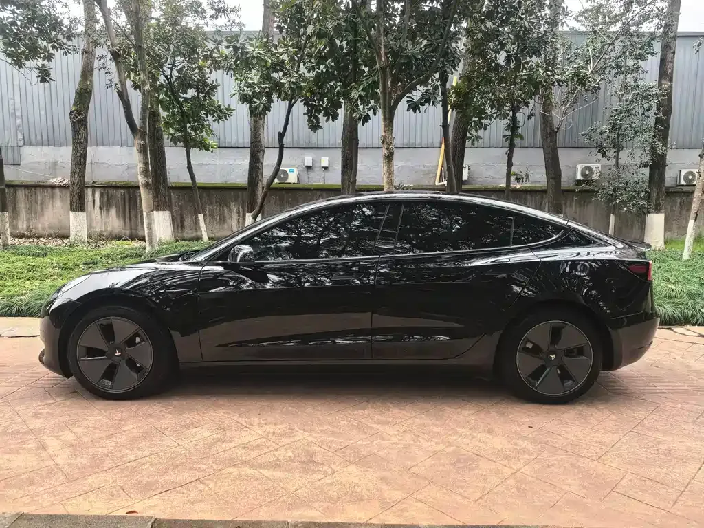 Tesla Model 3 — фото 7