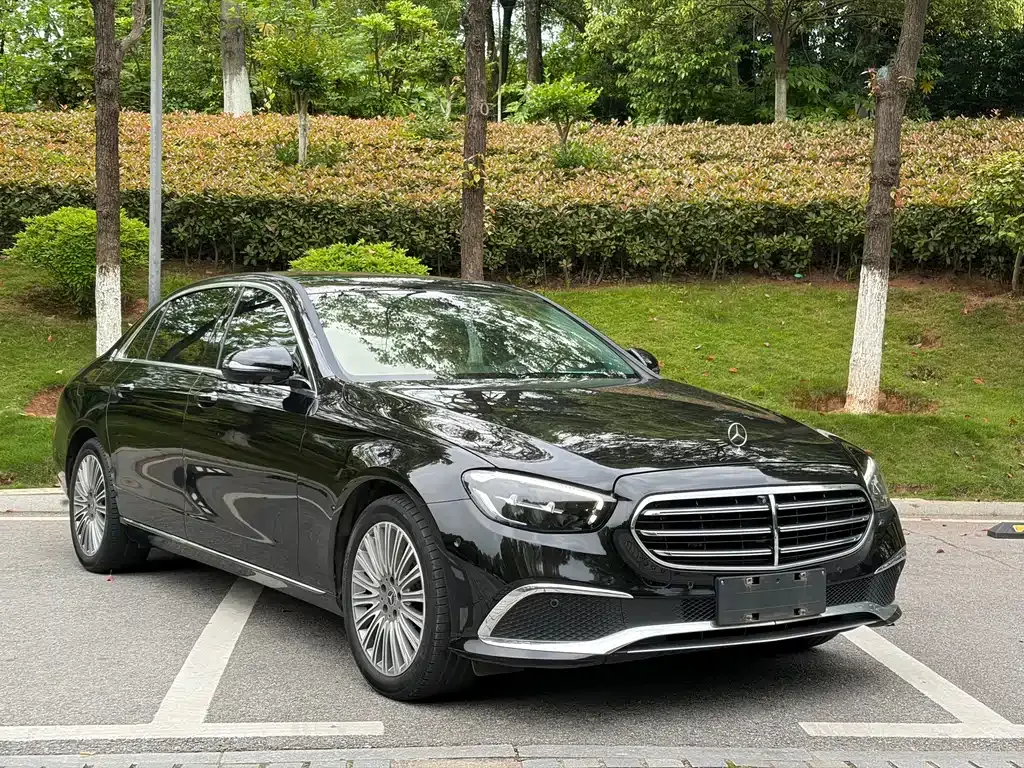 Mercedes-Benz E-Class — фото 8