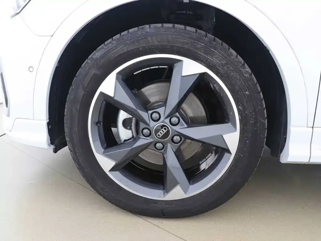 Audi Q3 2023 из CN, фото 7