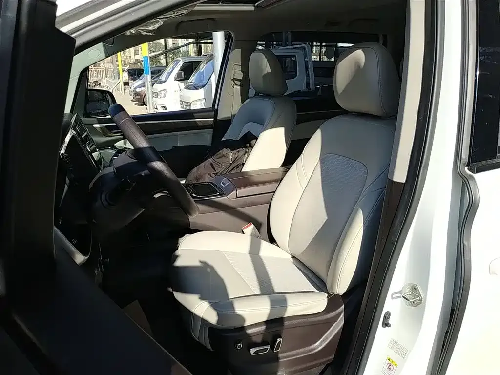 GAC Motor Trumpchi M8 — фото 10