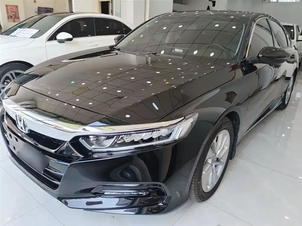 Honda Accord — фото 1