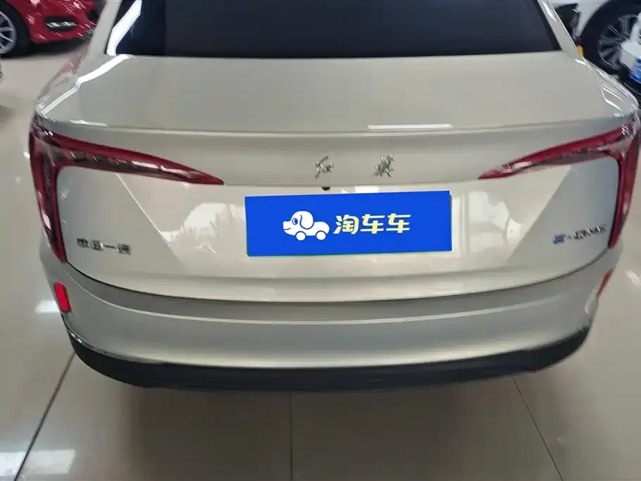 Hongqi E-QM5 — фото 3
