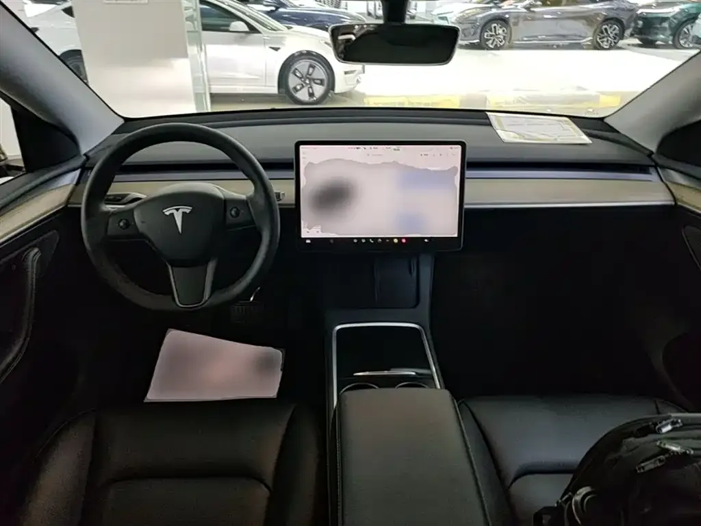 Tesla Model Y — фото 2