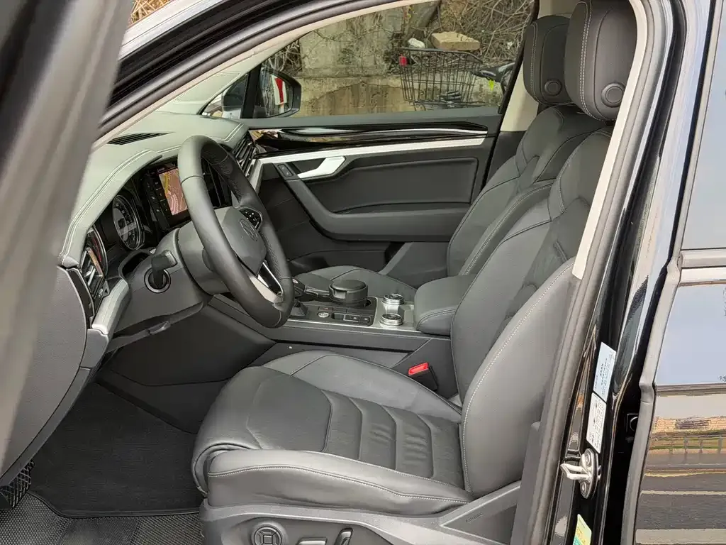 Volkswagen Touareg 2022 из CN, фото 8