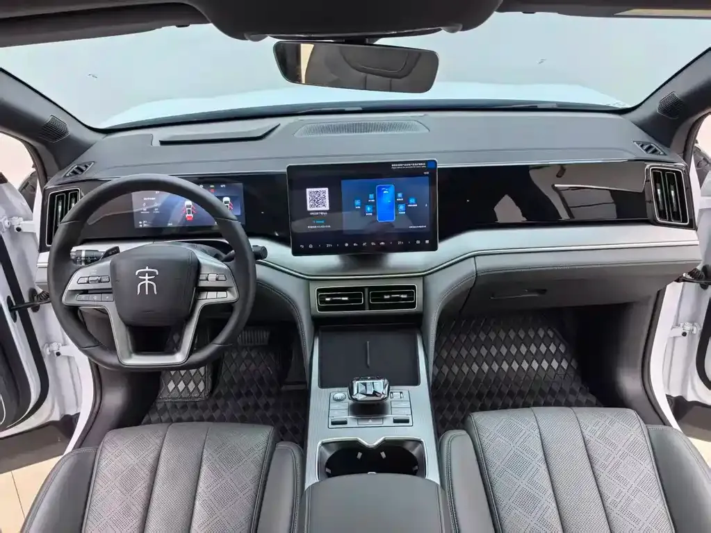 BYD L DM-i — фото 10