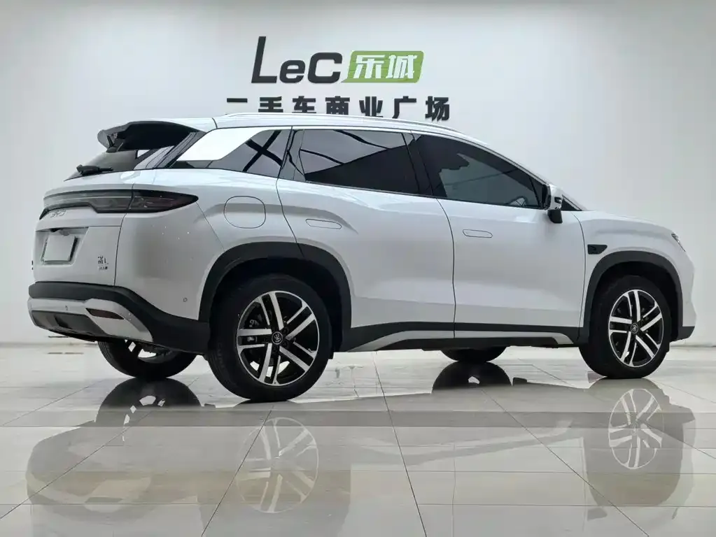 BYD L DM-i — фото 4