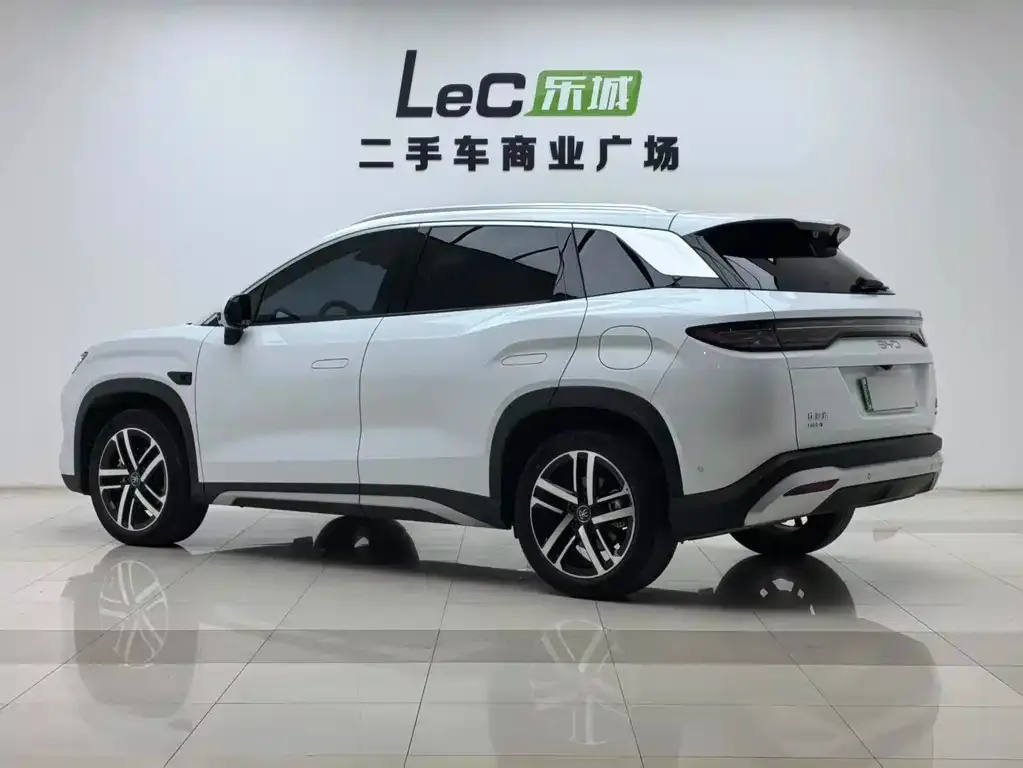 BYD L DM-i — фото 9