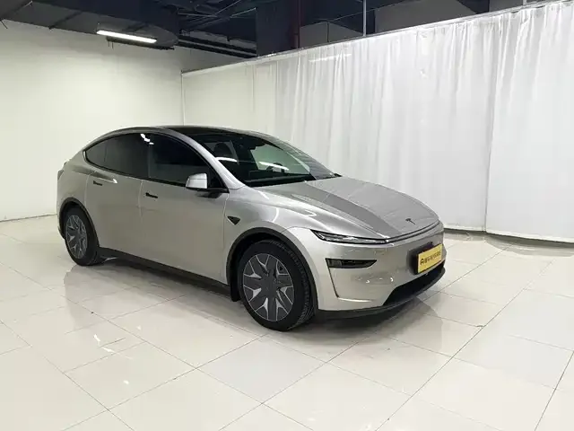 Tesla Model Y L — фото 3