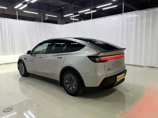 Tesla Model Y L — фото 2