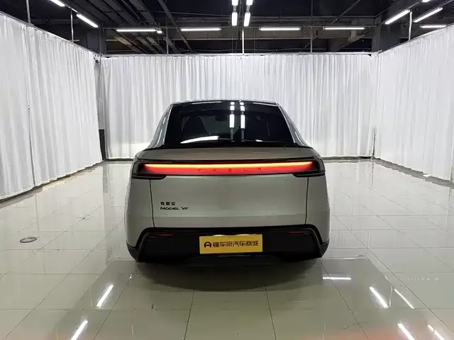Tesla Model Y L — фото 6