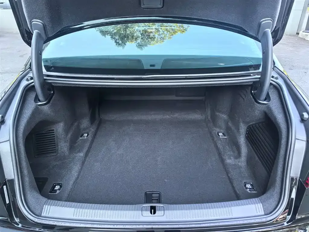 Audi A8 — фото 6