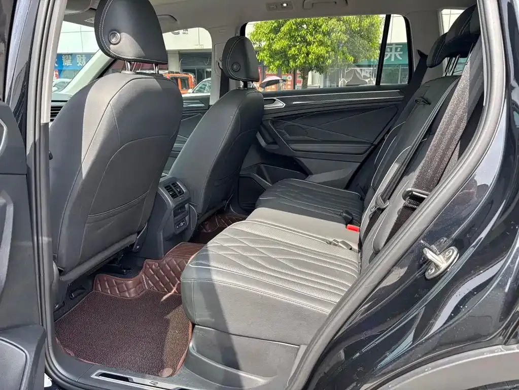 Volkswagen Tiguan L 2023 из CN, фото 3