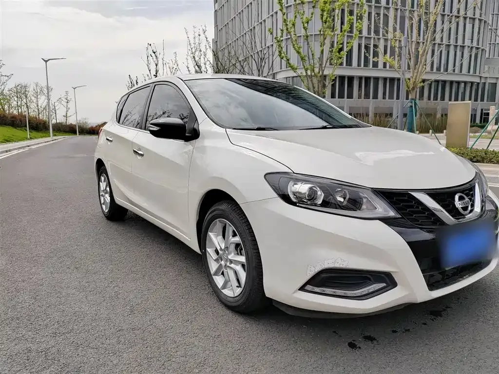 Nissan Tiida — фото 4