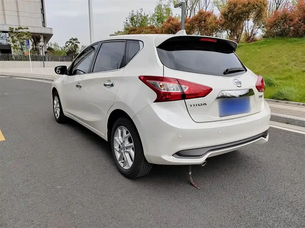 Nissan Tiida — фото 3