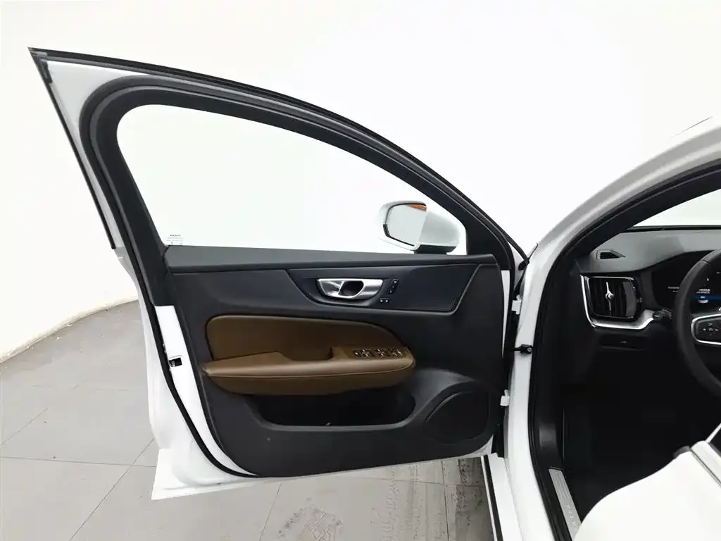 Volvo S60 2024 из CN, фото 6