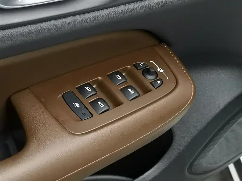 Volvo S60 2024 из CN, фото 3