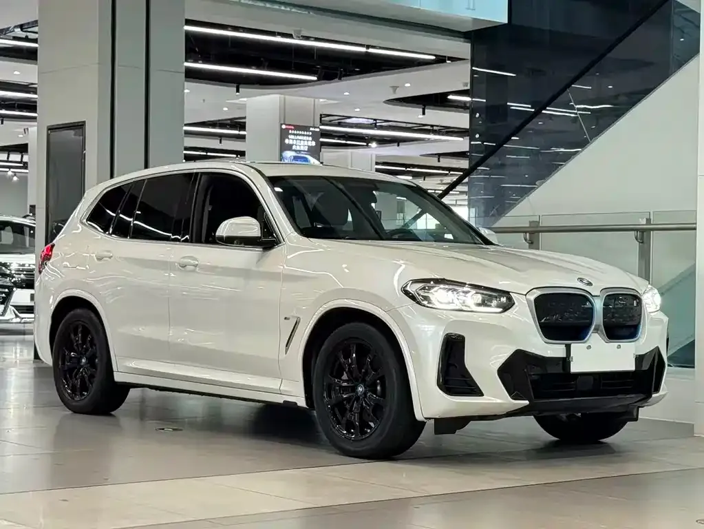 BMW iX3 — фото 4