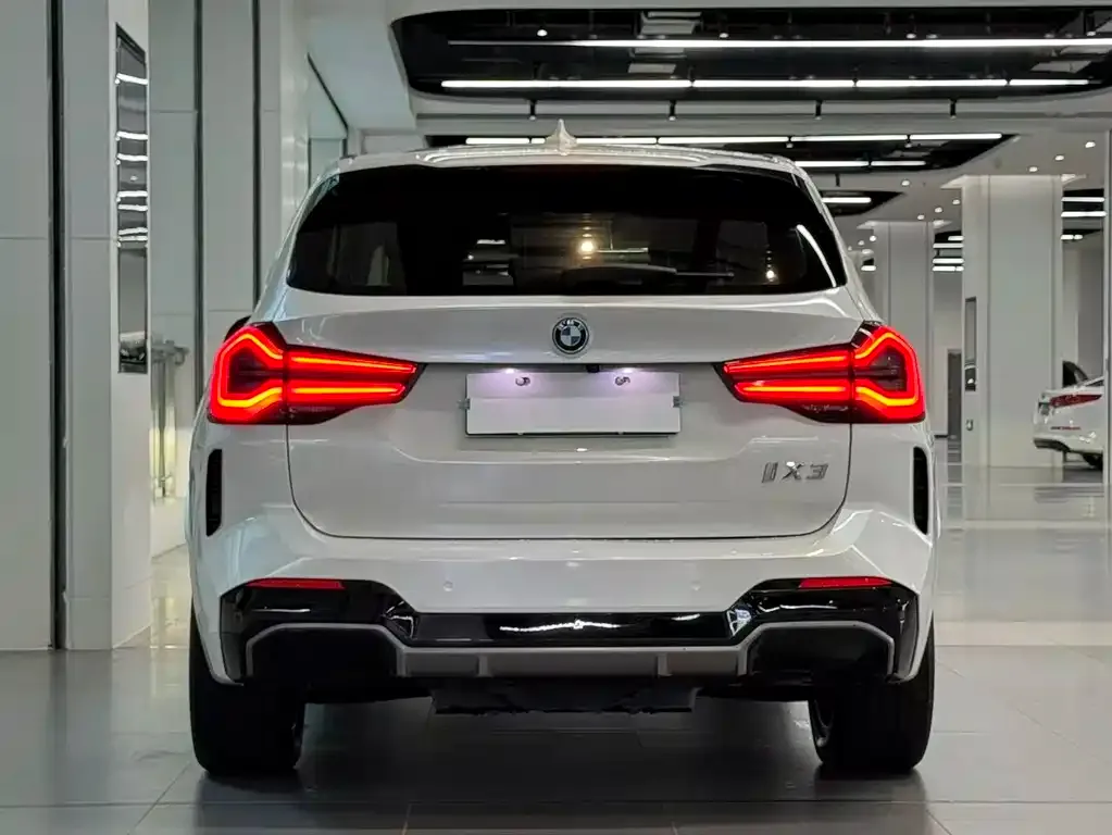 BMW iX3 — фото 2
