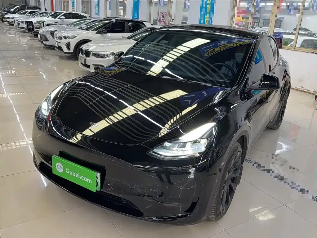 Tesla Model Y — фото 1