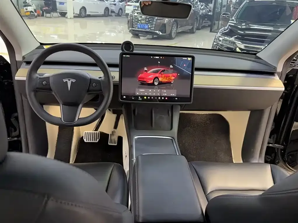 Tesla Model Y — фото 6