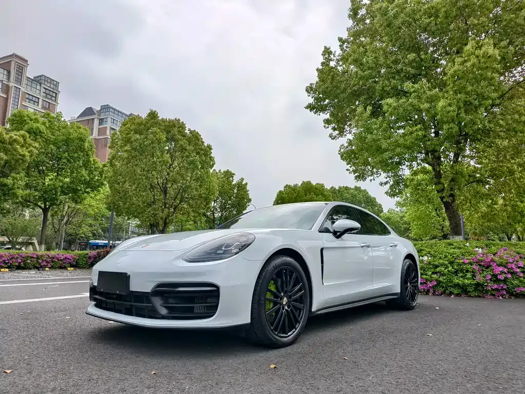 Porsche Panamera — фото 1