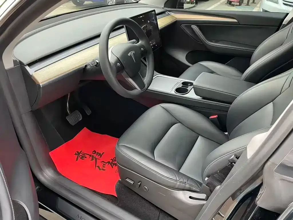 Tesla Model Y — фото 7