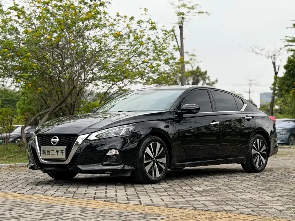 Nissan Teana — фото 1