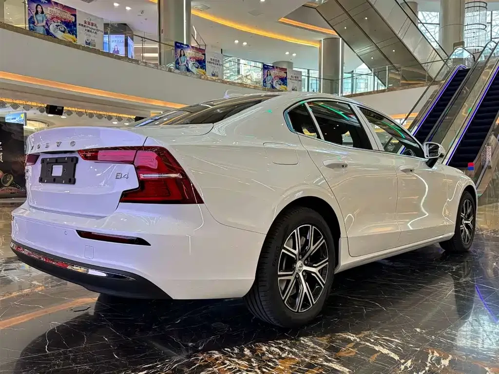 Volvo S60 — фото 10