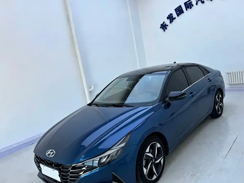 Hyundai Elantra — фото 1