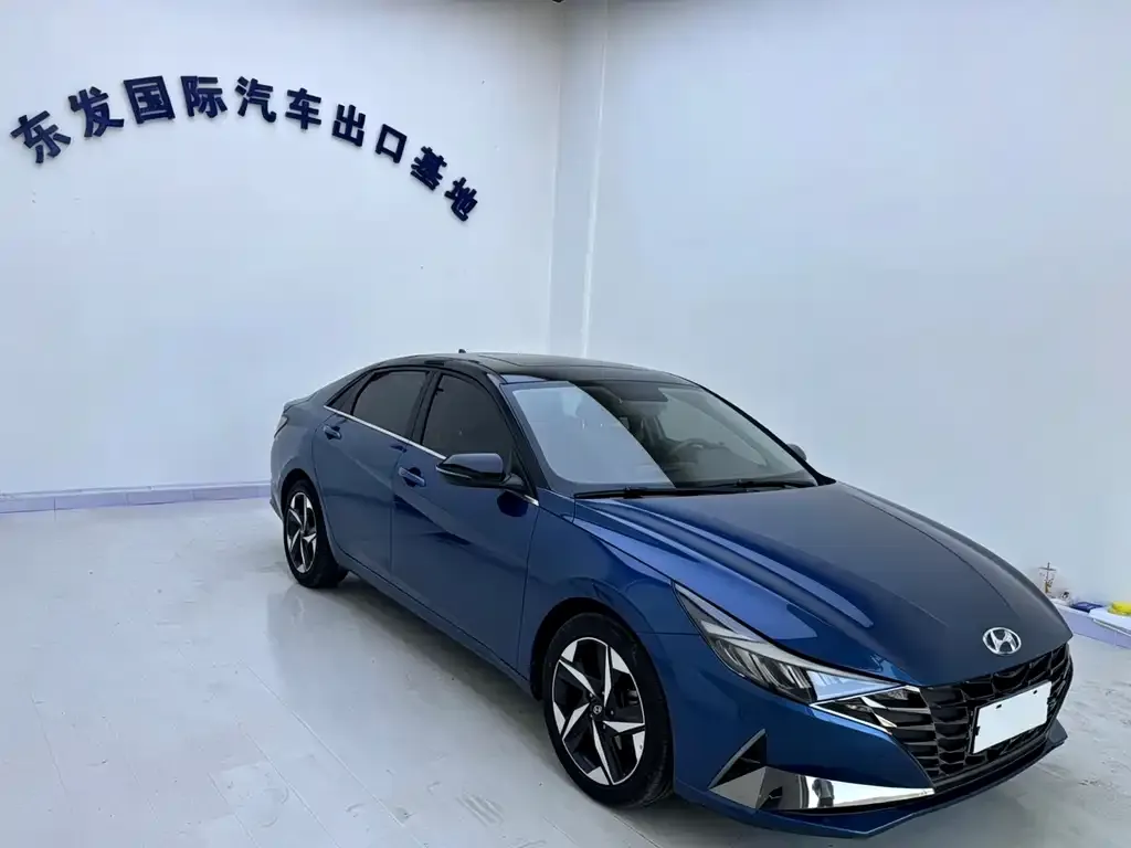 Hyundai Elantra — фото 7