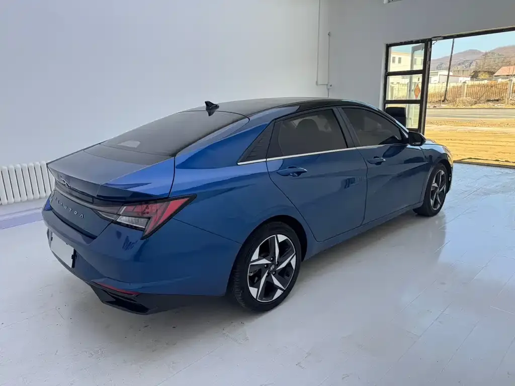 Hyundai Elantra — фото 3