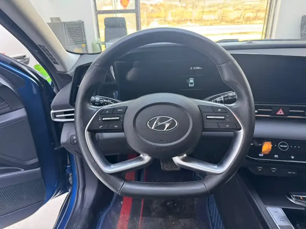 Hyundai Elantra — фото 4