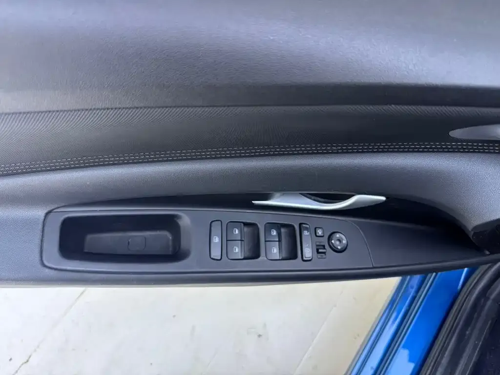 Hyundai Elantra — фото 10