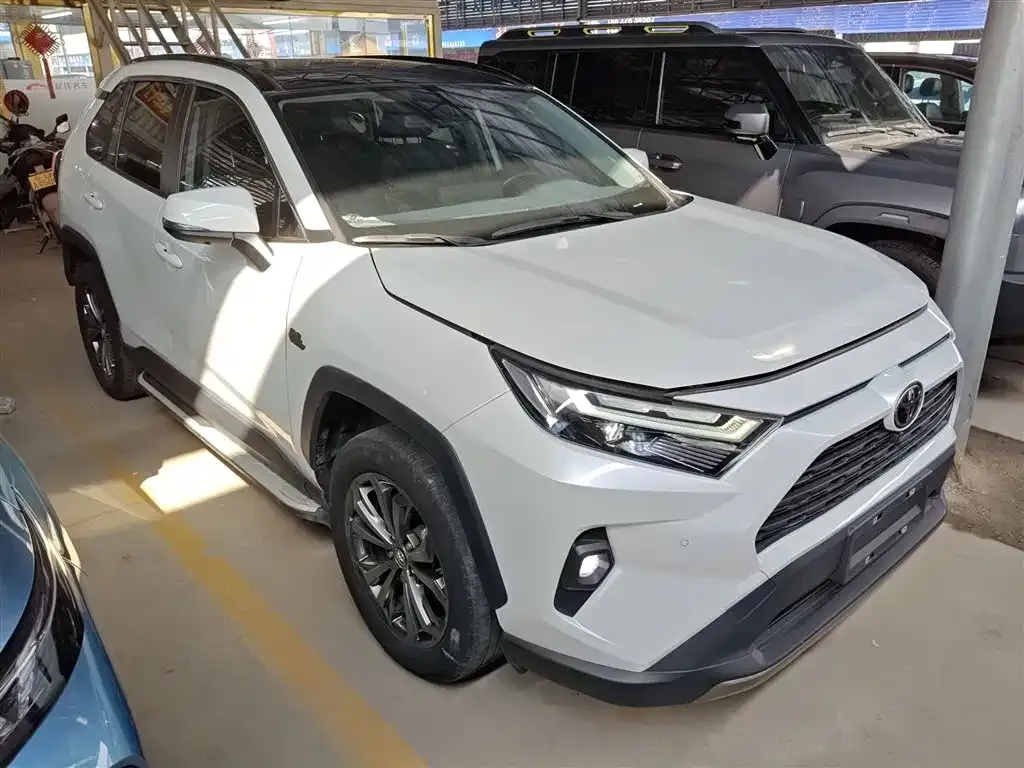 Toyota RAV4 — фото 8