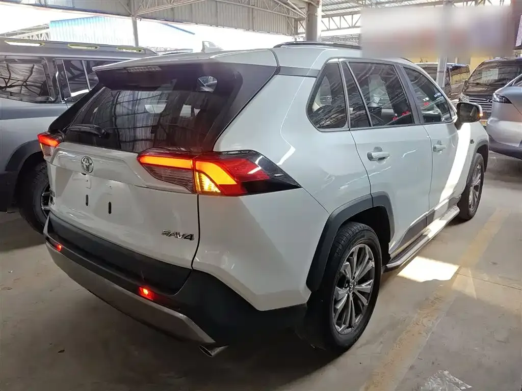 Toyota RAV4 — фото 9