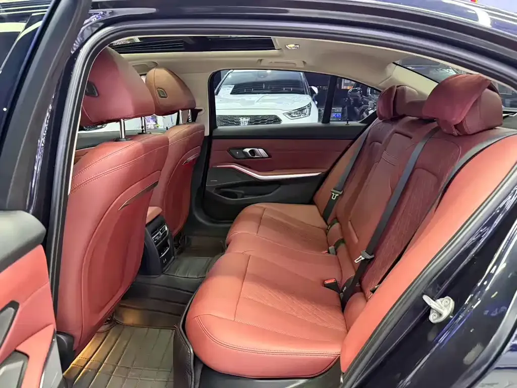 BMW 3 Series 2023 из CN, фото 3