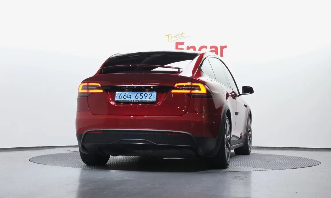 Tesla Model X — фото 2