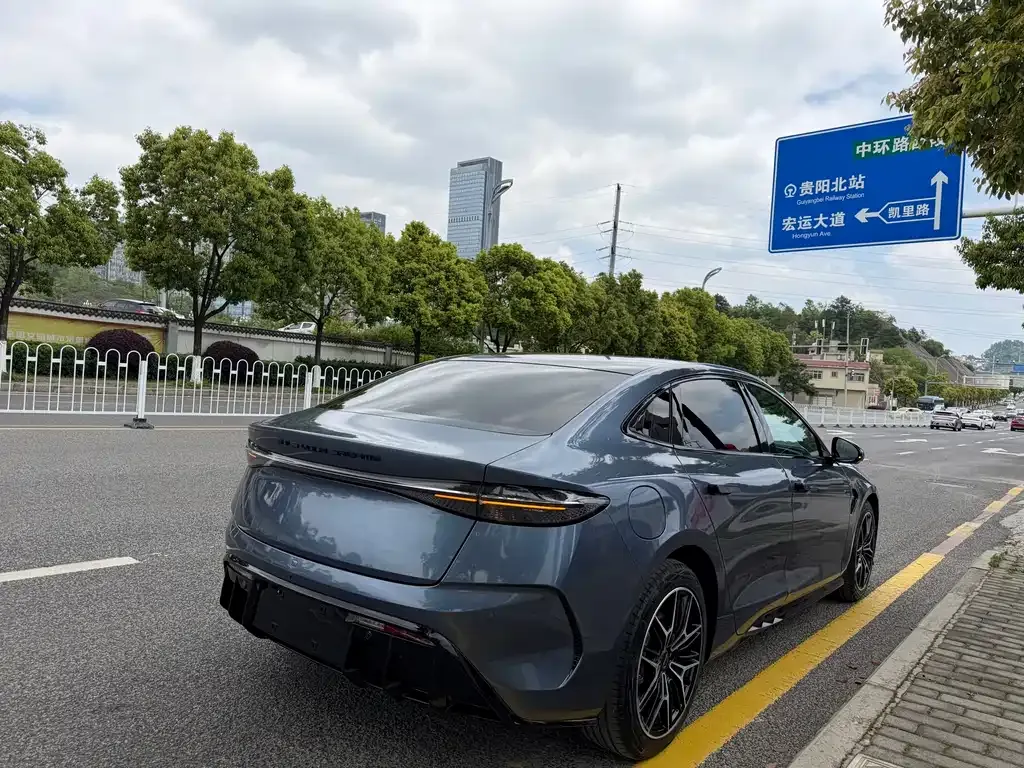 BYD Seal — фото 7