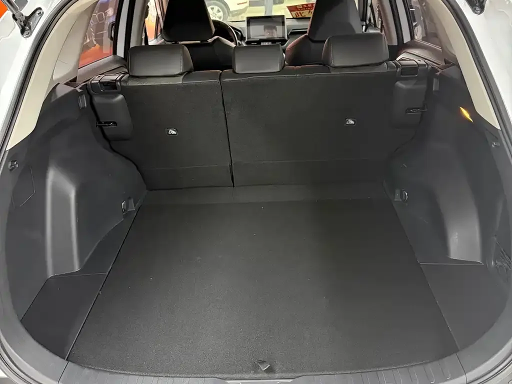 Toyota RAV4 — фото 5