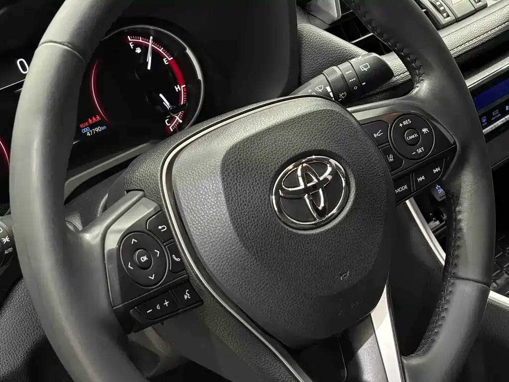Toyota RAV4 — фото 4
