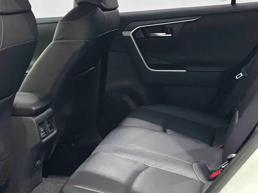 Toyota RAV4 — фото 2