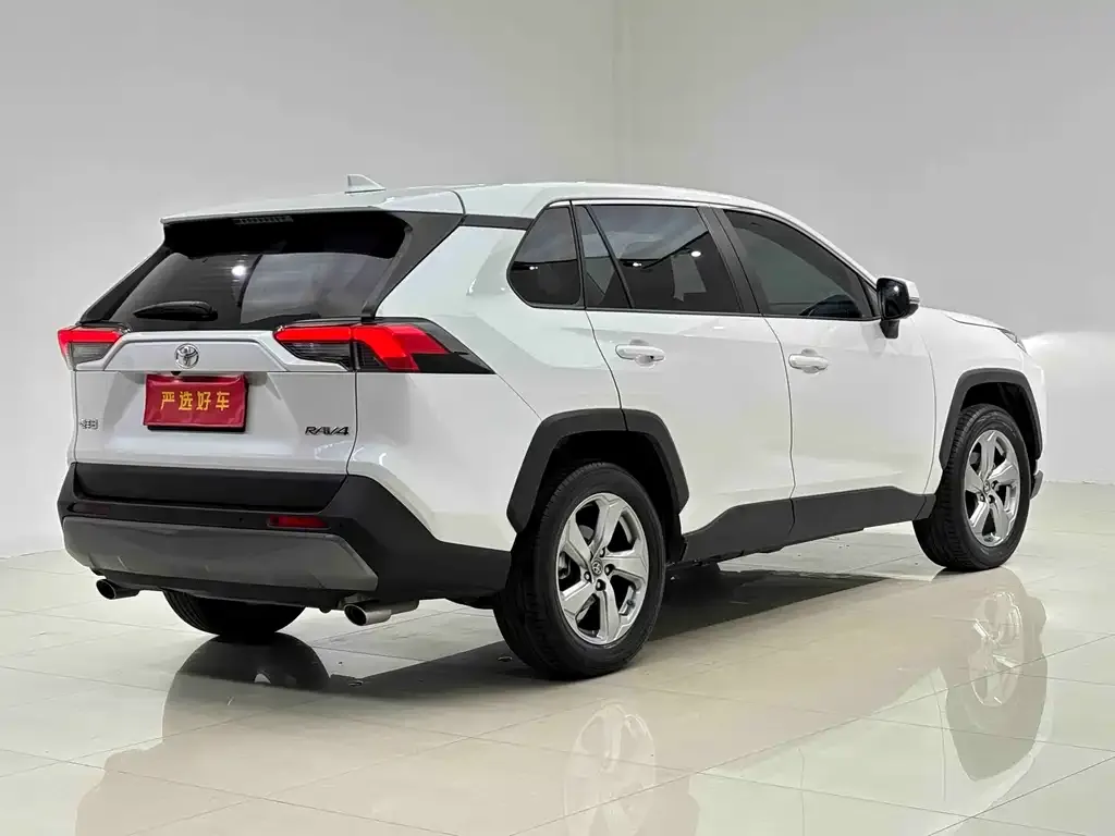 Toyota RAV4 — фото 7