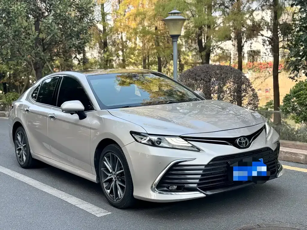 Toyota Camry — фото 10