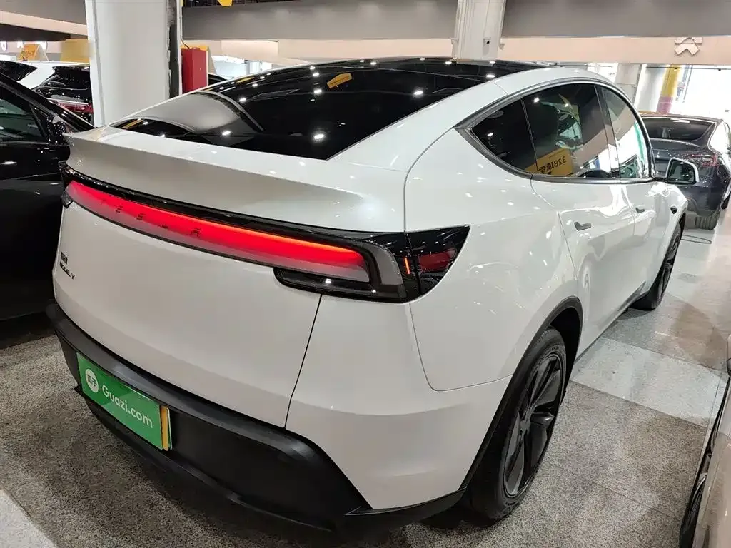 Tesla Model Y — фото 6