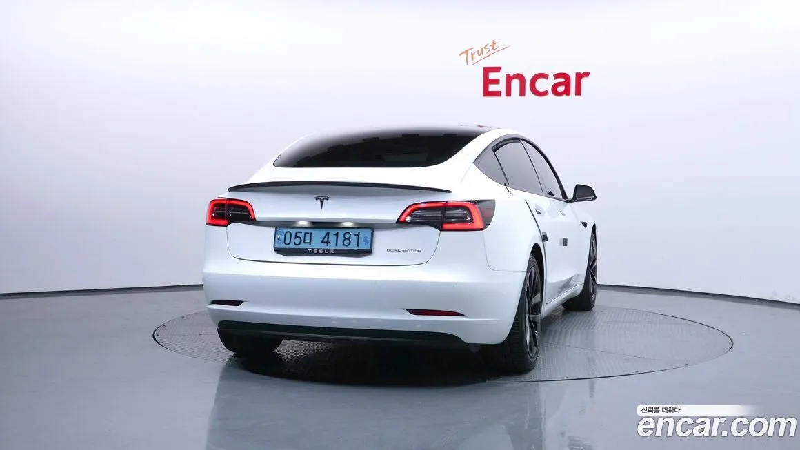 Tesla Model 3 — фото 7